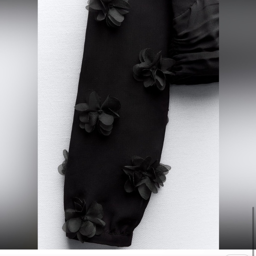Zara textured floral cropped top. - Picture 7 of 8